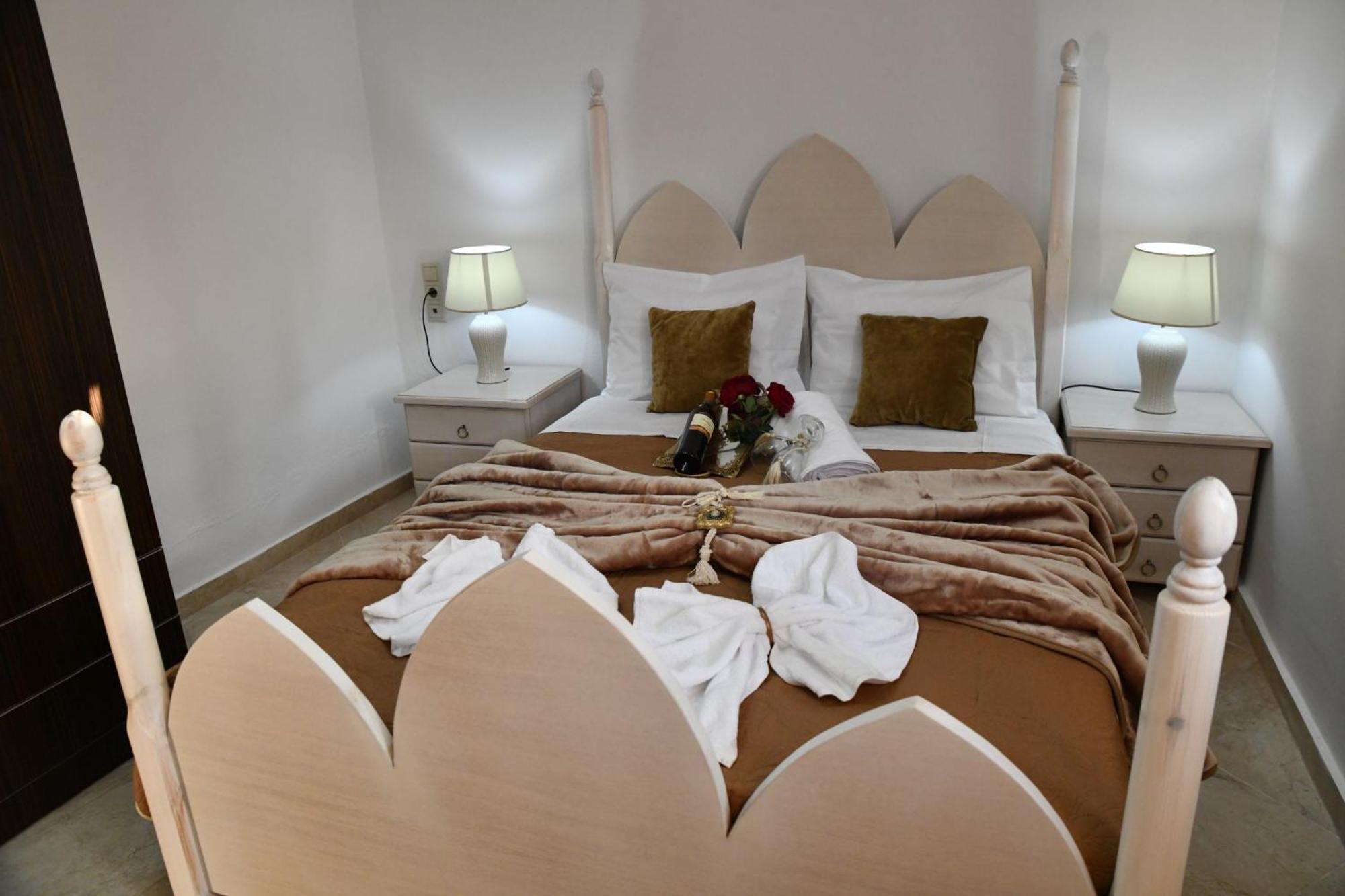 Apartament Kleopatra Deluxe With Priavte Jacuzzi Kamilárion