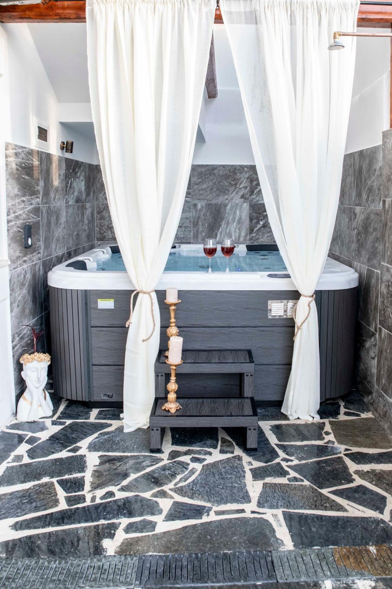 Kleopatra Deluxe With Priavte Jacuzzi Apartament Kamilárion